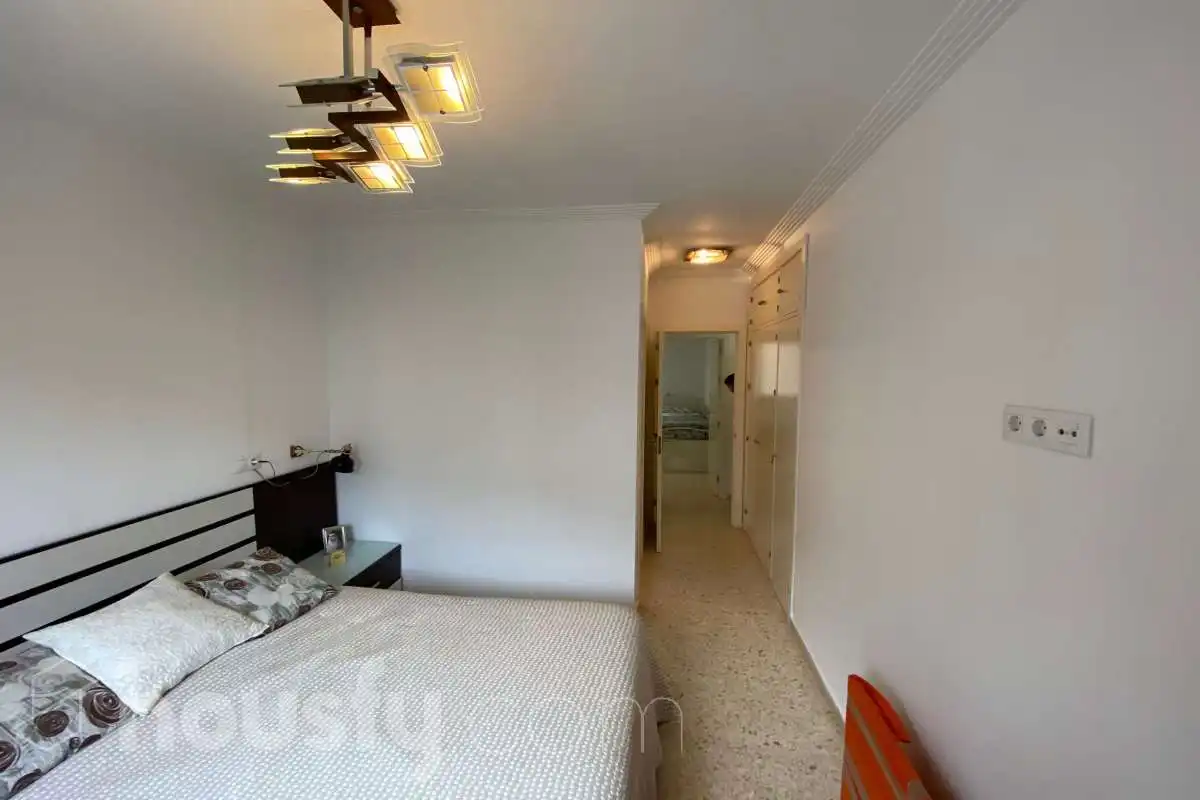 Schlafzimmer von Wohnung zur Miete in Sevilla mit Klimaanlage, Terrasse und Balkon