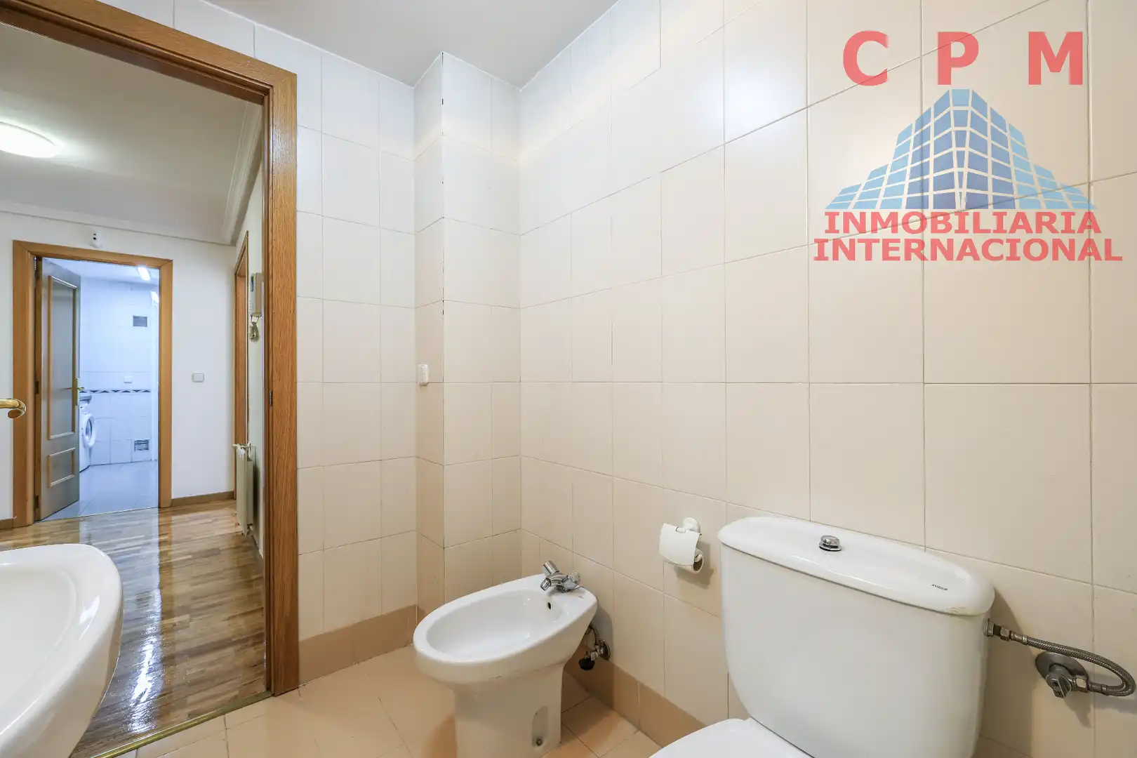 Bathroom of Flat for rent in Madrid  with Air Conditioner, Heating and Parquet flooring