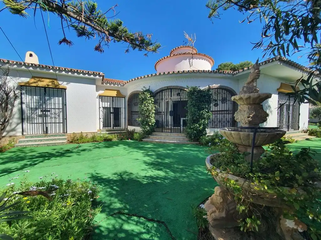 Chalet con jardín en venta en Centro Internacional