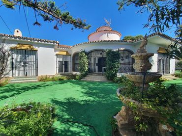 Chalet con jardín en venta en Centro Internacional