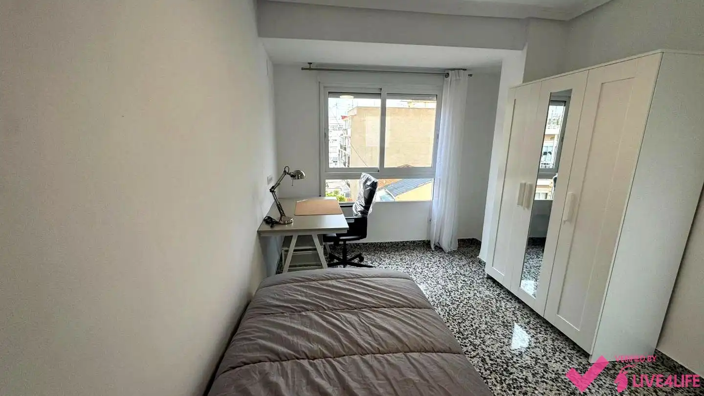 Habitación de Piso para compartir en Valencia con Calefacción y Amueblado