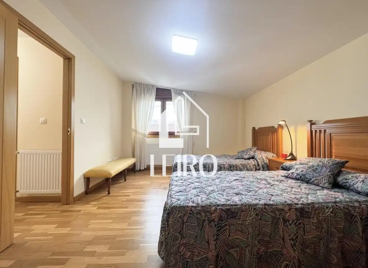 Habitación de Casa o chalet en venta en Vilagarcía de Arousa con Calefacción, Terraza y Trastero