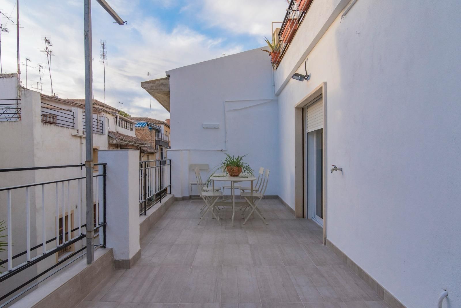 Terraza de Ático de alquiler en  Granada Capital con Aire acondicionado y Terraza