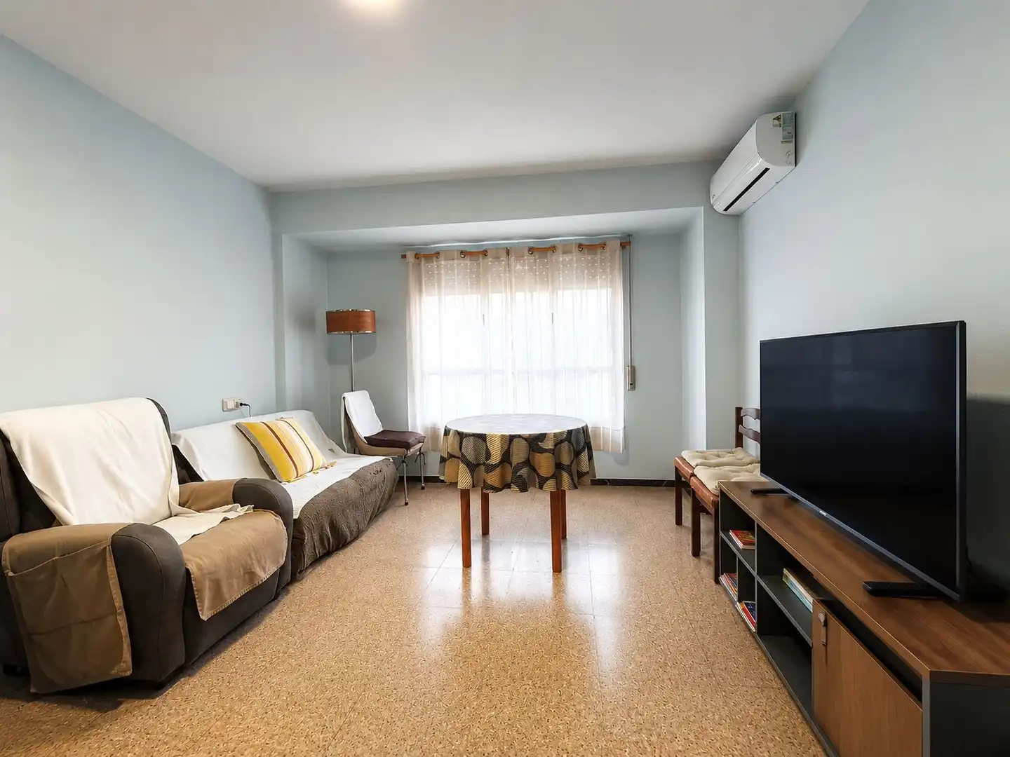 Sala de estar de Piso en venta en Alcoy / Alcoi con Aire acondicionado, Trastero y Amueblado