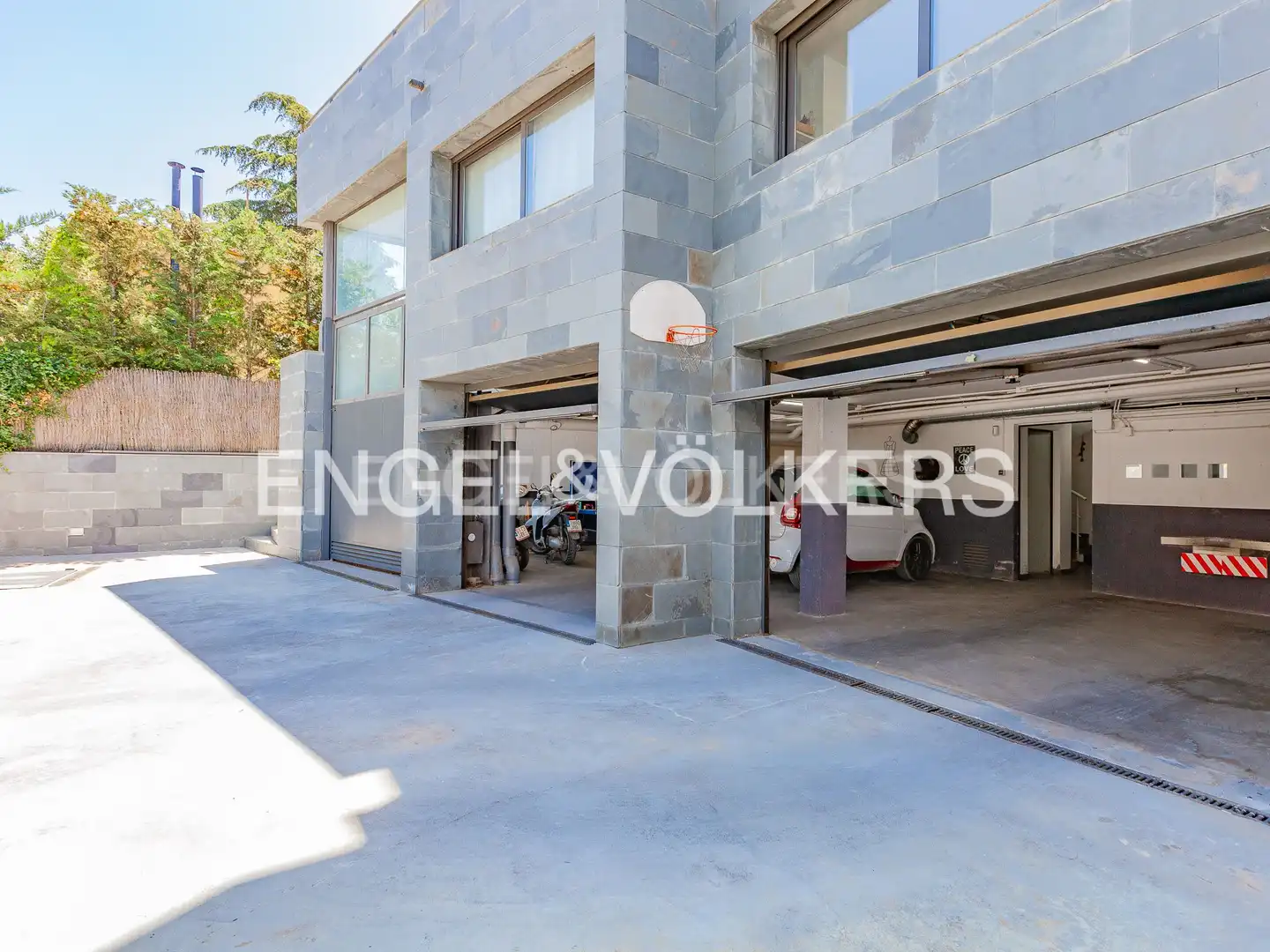 Exterior view of Houses for sale in Sant Cugat del Vallès  with Air Conditioner, Heating and Private garden