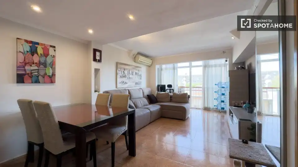 Sala de estar de Piso para compartir en Sant Adrià de Besòs con Aire acondicionado, Calefacción y Amueblado