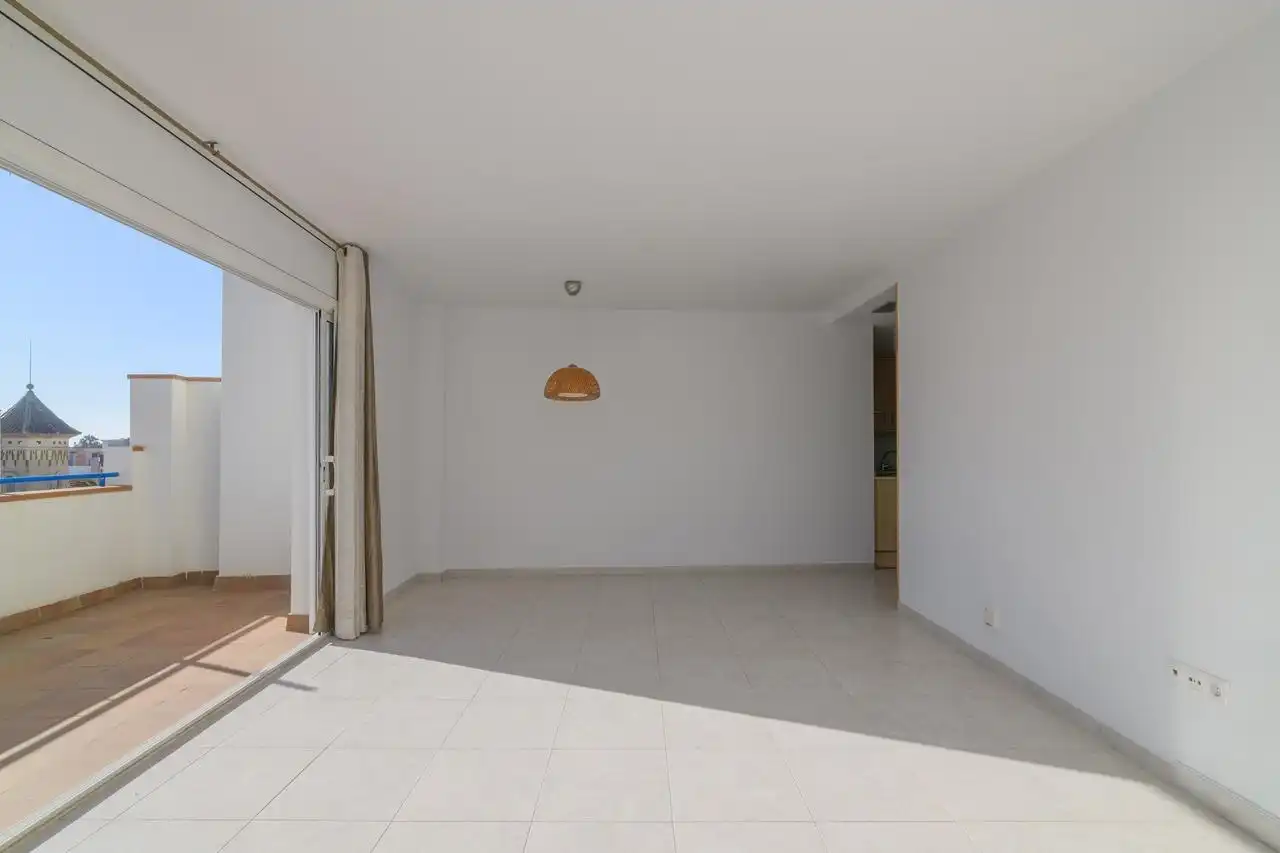 Sala de estar de Ático en venta en Sitges con Calefacción, Terraza y Balcón