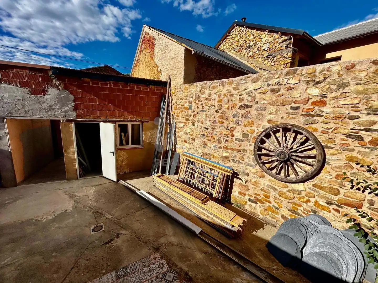 Vista exterior de Casa o chalet en venta en Castrocontrigo con Calefacción y Terraza