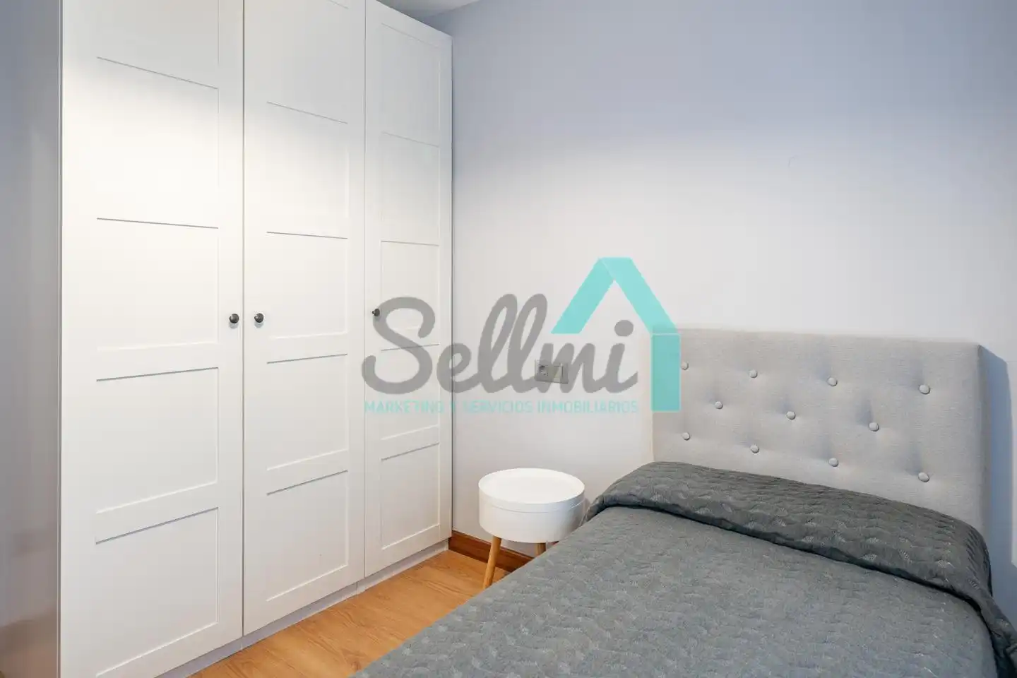 Bedroom of Flat for rent in Gijón   with Heating, Terrace and Furnished