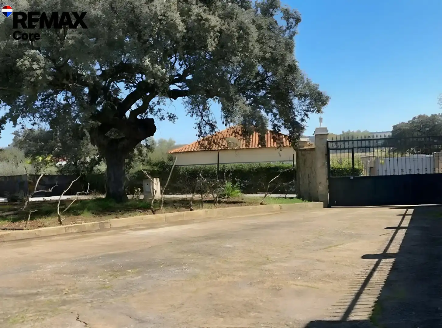 Vista exterior de Casa o xalet en venda en Badajoz amb Jardí privat, Terrassa i Traster