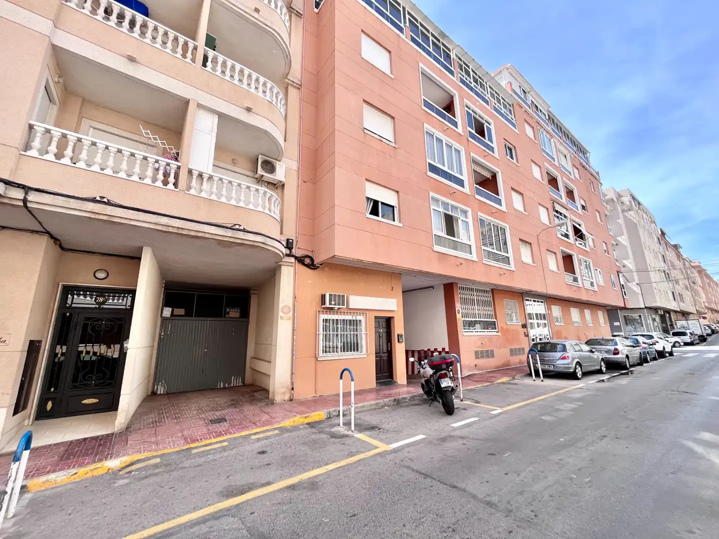 Außenansicht von Wohnung zum Verkauf in Torrevieja mit Klimaanlage, Heizung und Terrasse