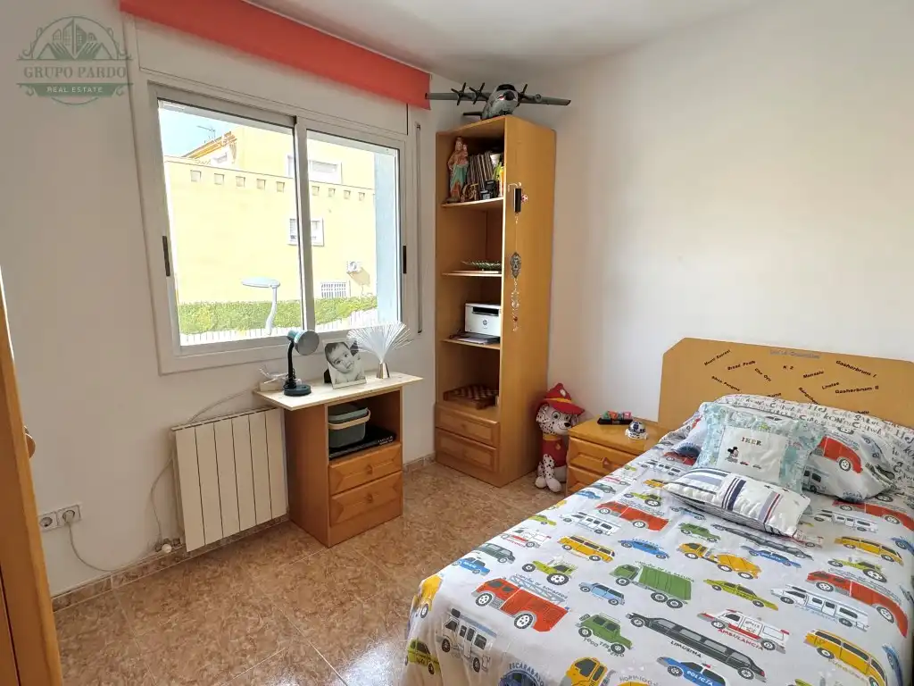 Dormitori de Casa adosada en venda en El Vendrell amb Aire condicionat, Balcó i Piscina comunitària