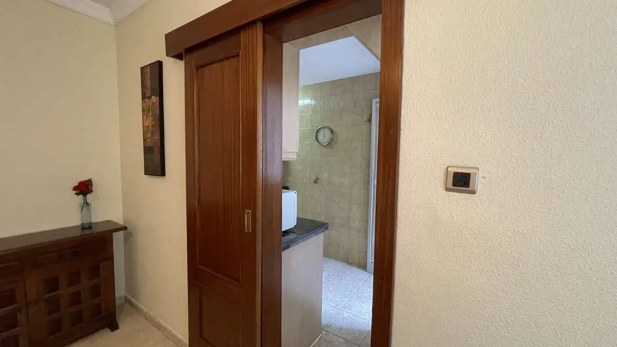 Bathroom of Flat for rent in Granada  with Air Conditioner, Heating and Terrace