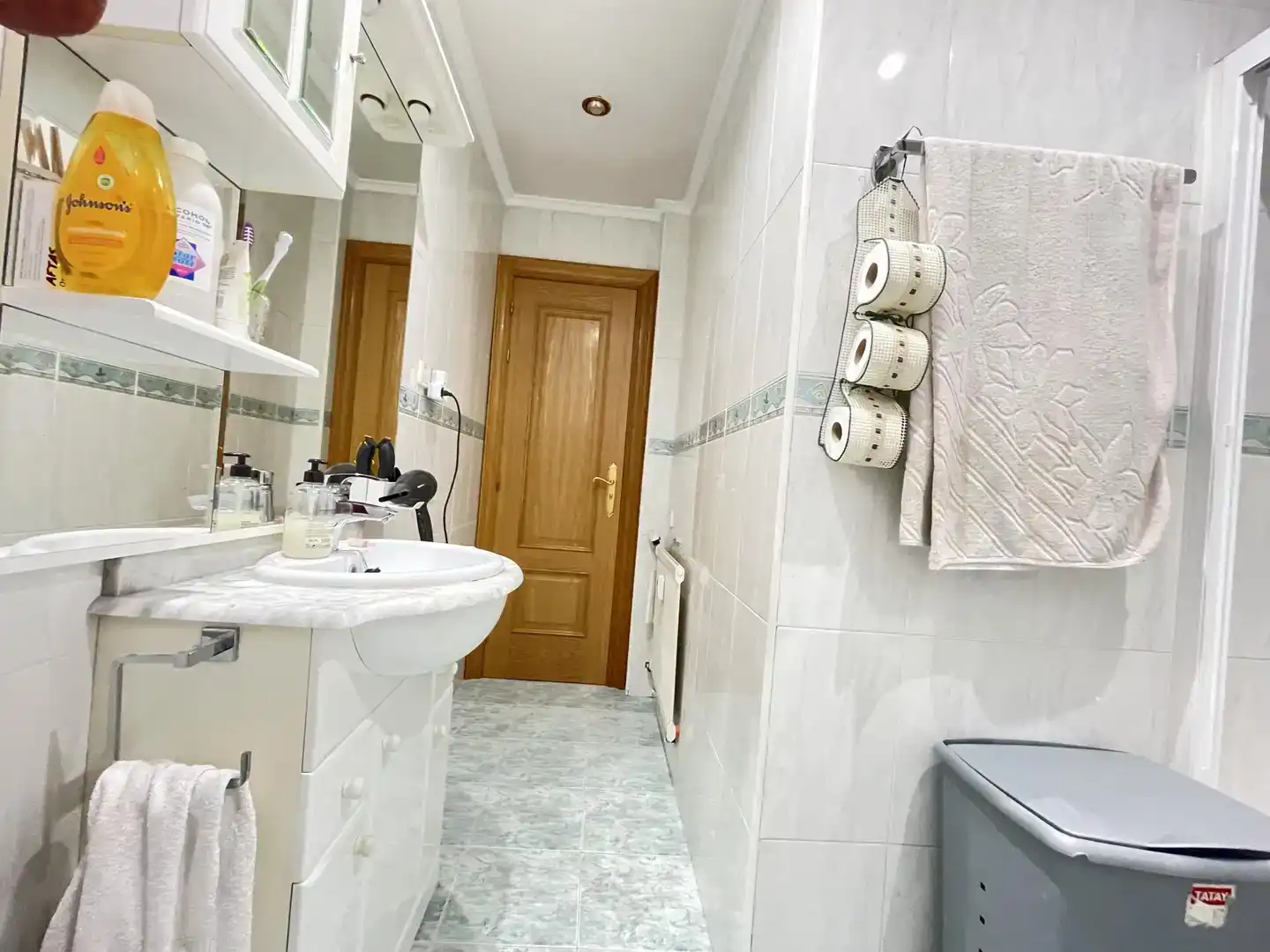Bathroom of Flat for share in  Logroño  with Air Conditioner, Parquet flooring and Furnished
