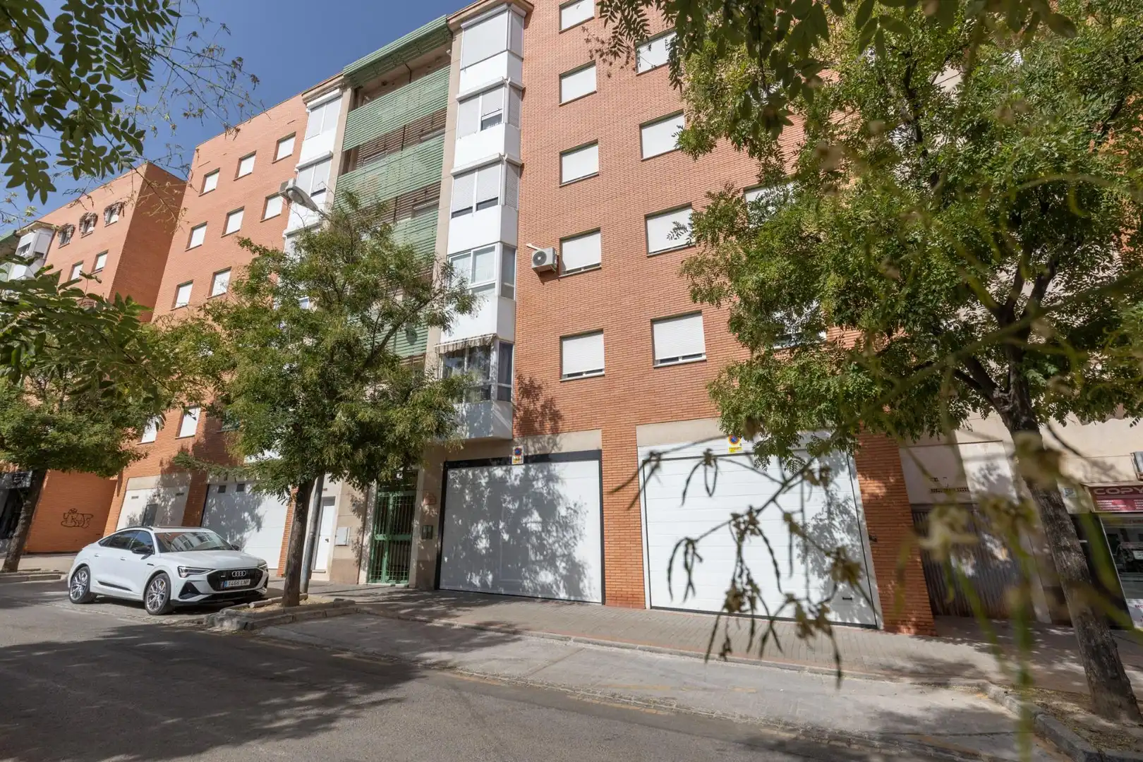 Vista exterior de Piso en venta en Granada