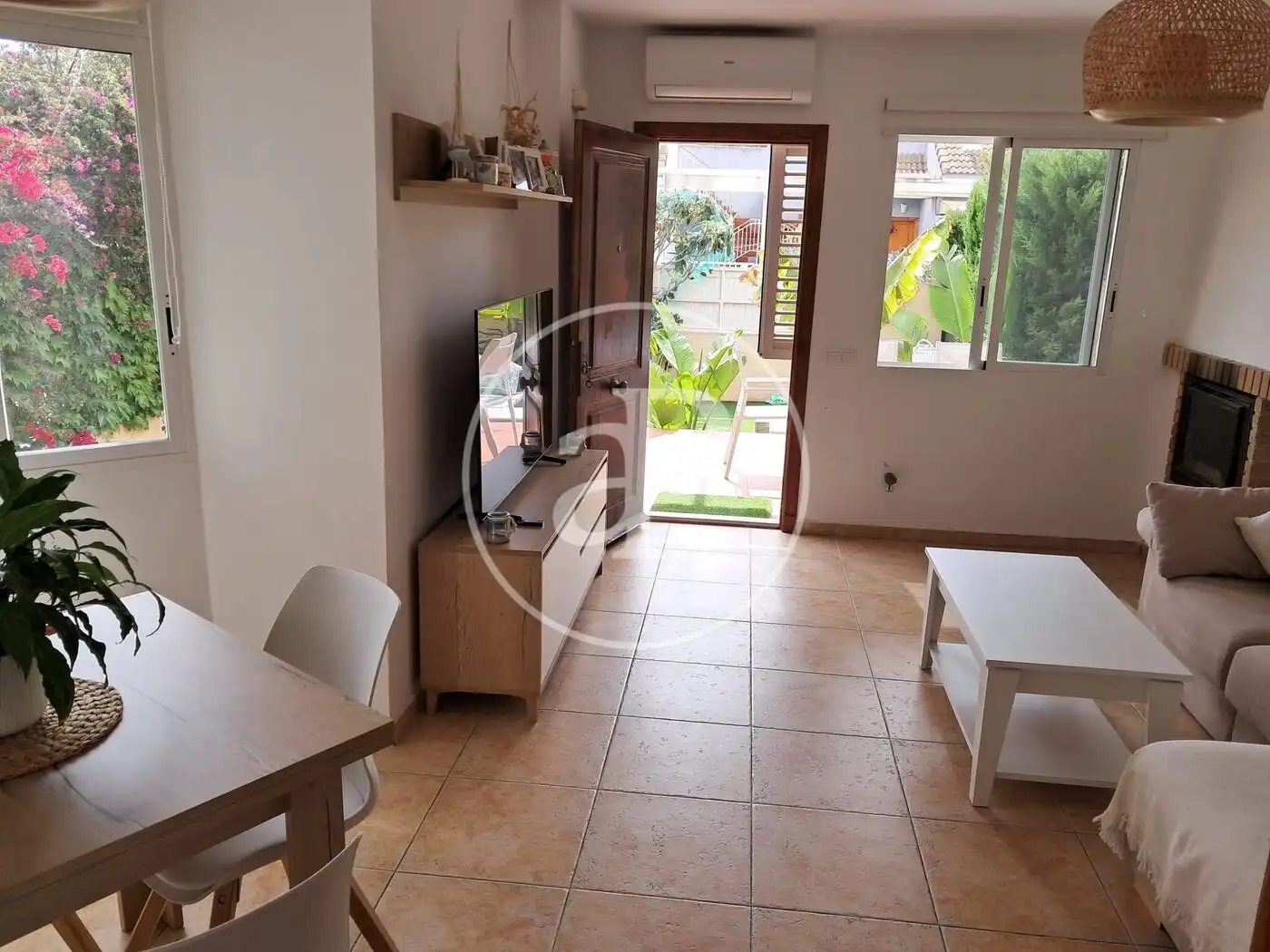 Sala d'estar de Pis de lloguer en Santa Pola amb Aire condicionat, Calefacció i Jardí privat