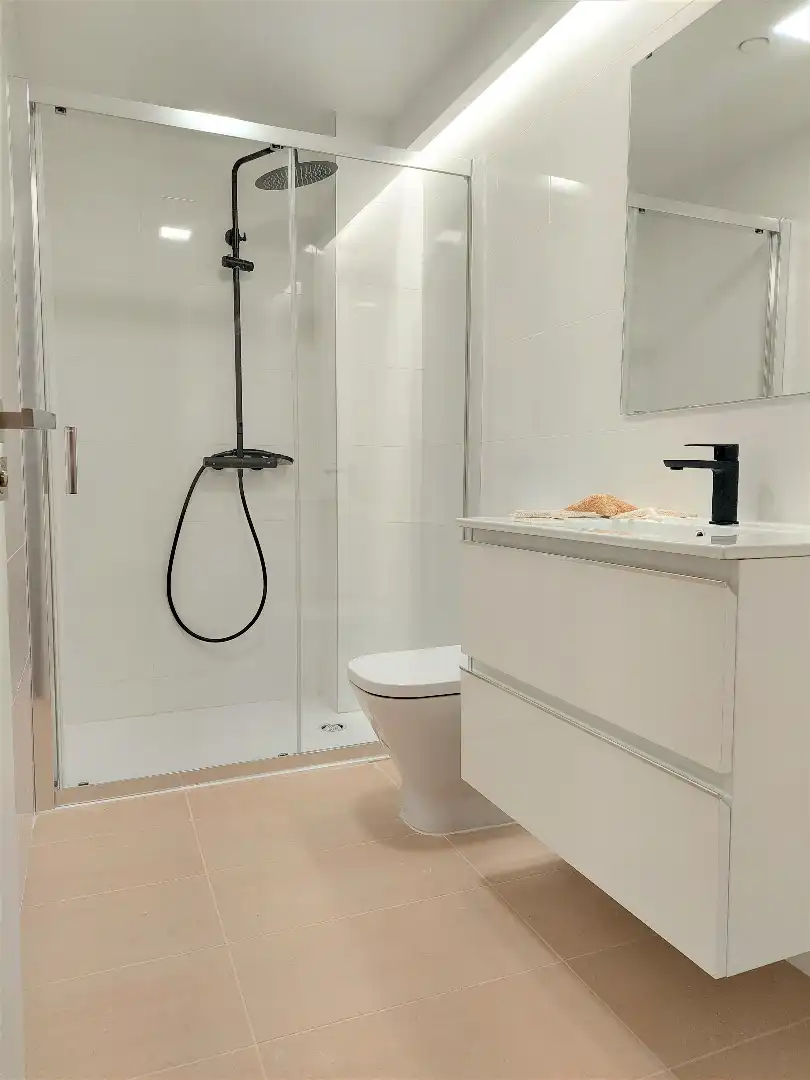 Bathroom of Study for rent in Las Palmas de Gran Canaria  with Furnished and Microwave