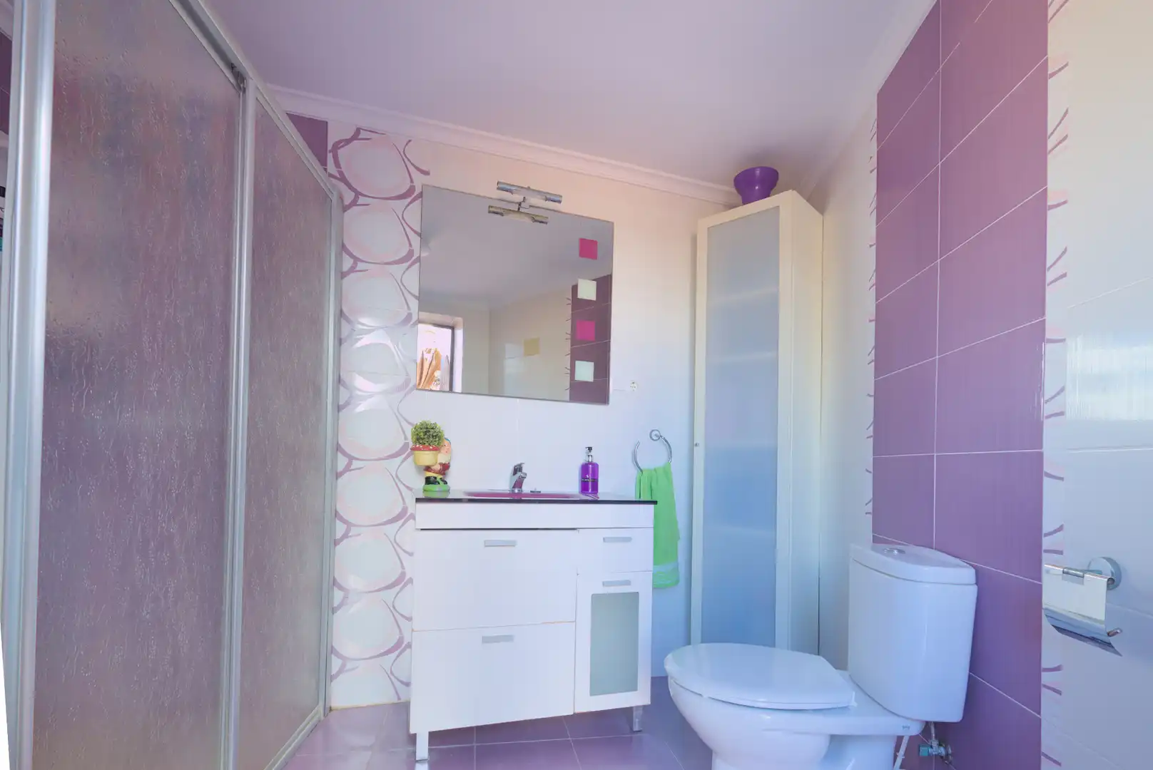 Bathroom of Houses for sale in Vélez-Málaga  with Air Conditioner, Swimming Pool and Furnished