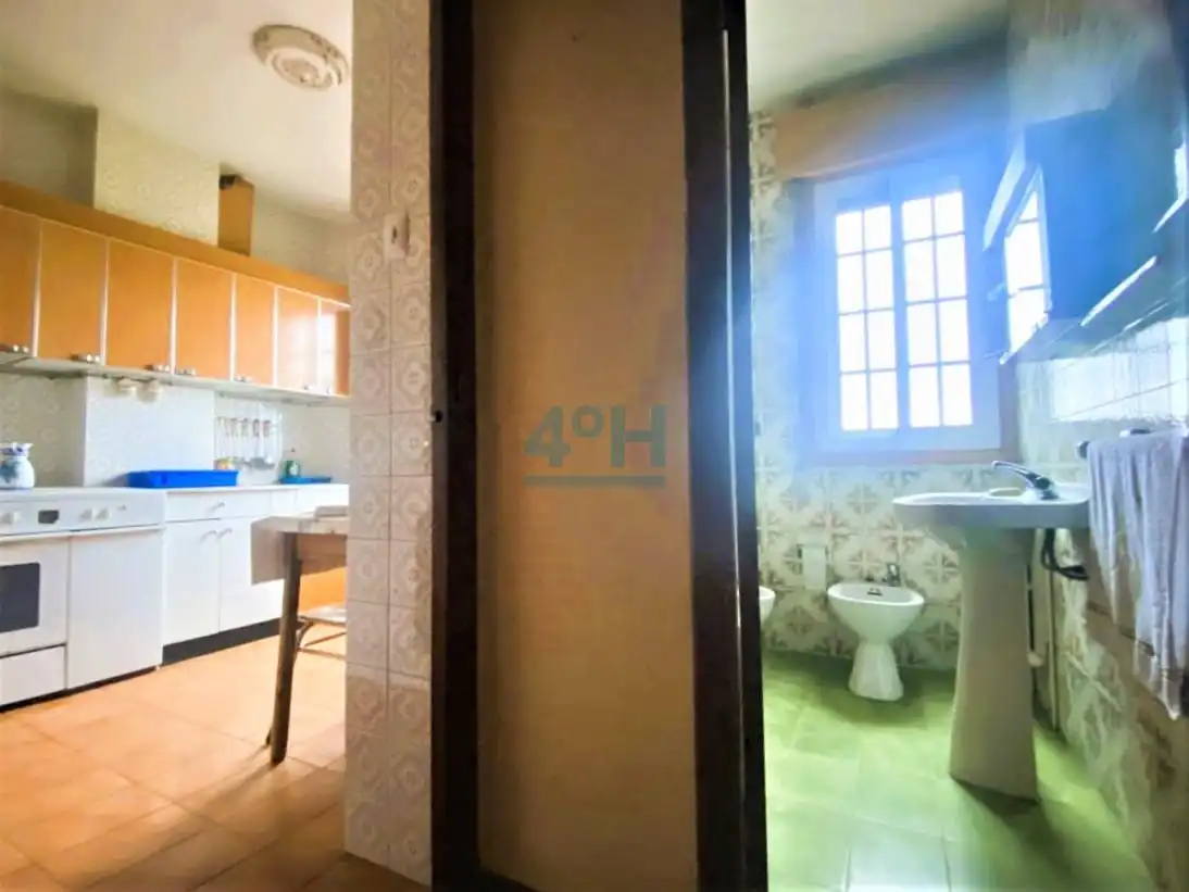 Badezimmer von Haus oder Chalet zum Verkauf in Ourense Capital  mit Heizung, Privatgarten und Abstellraum