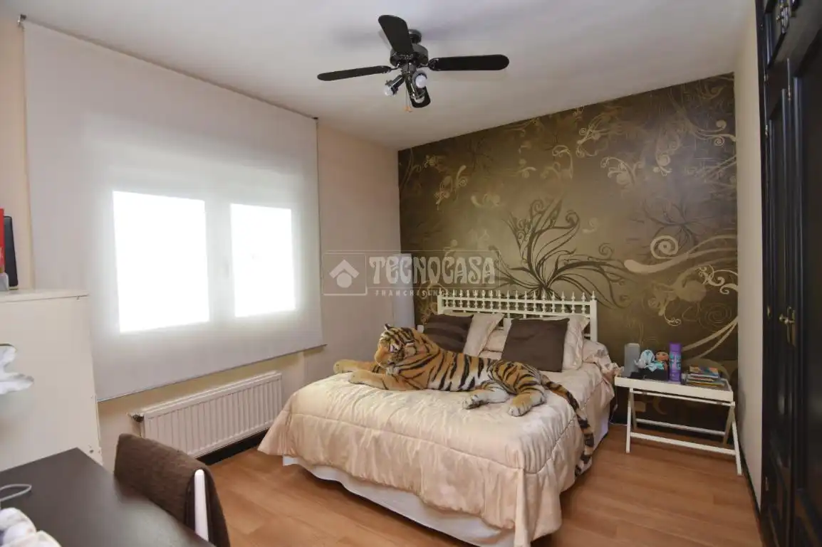 Habitación de Casa o chalet en venta en Villaviciosa de Odón con Aire acondicionado, Calefacción y Jardín privado