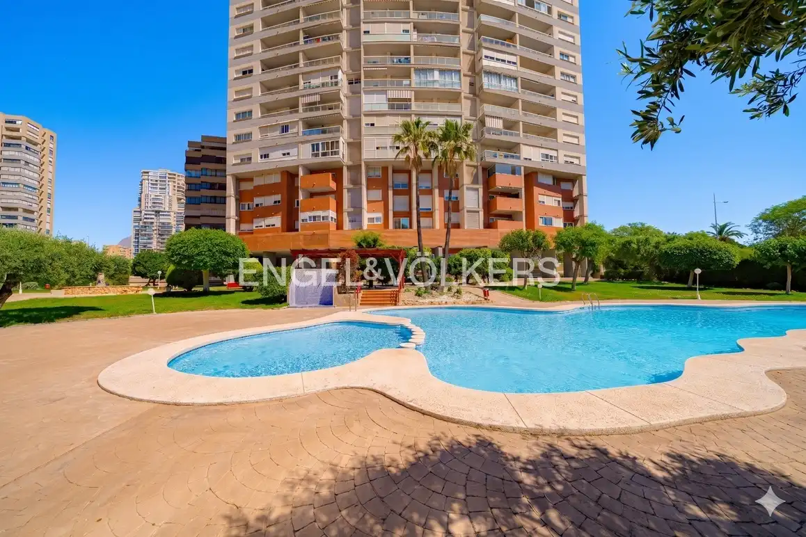 Vista exterior de Apartamento en venta en Benidorm con Aire acondicionado, Trastero y Amueblado