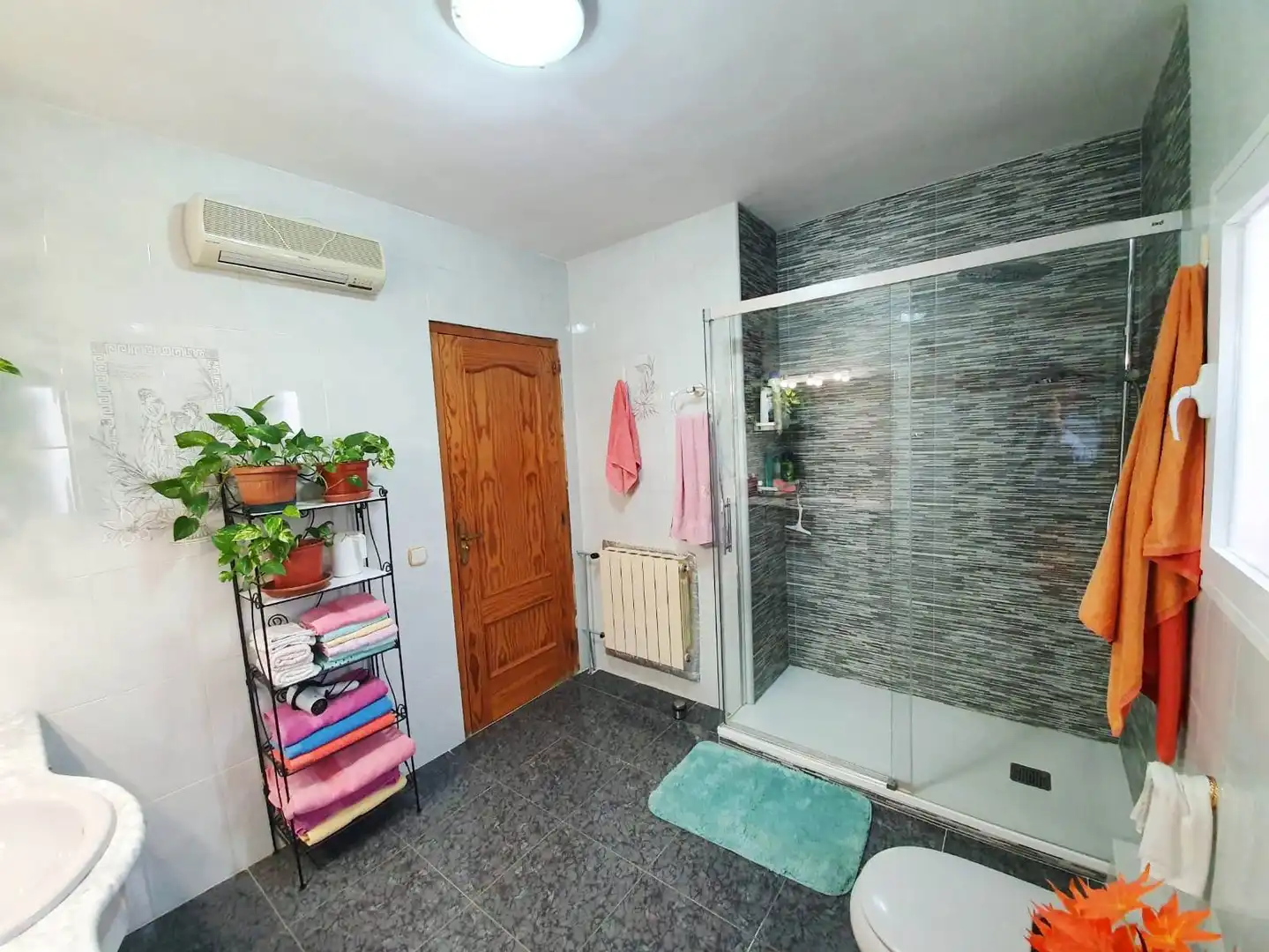 Badezimmer von Haus oder Chalet zum Verkauf in Casarrubios del Monte mit Klimaanlage, Heizung und Schwimmbad