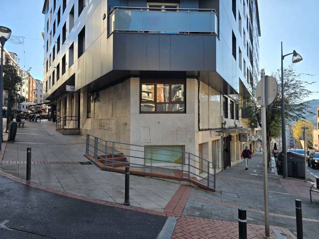 Local comercial en Alquiler en Manuel Andrés Kalea, 2 en Centro - Albiz - Markonzaga