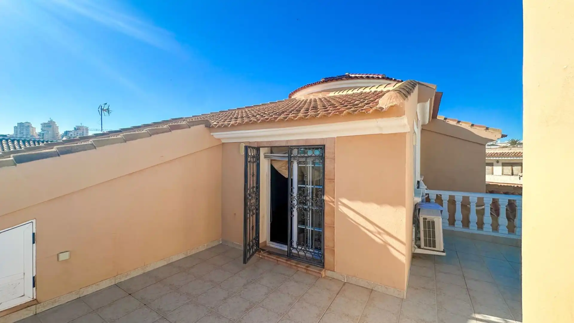 Casa amb piscina en venda a La Mata, imagen 42