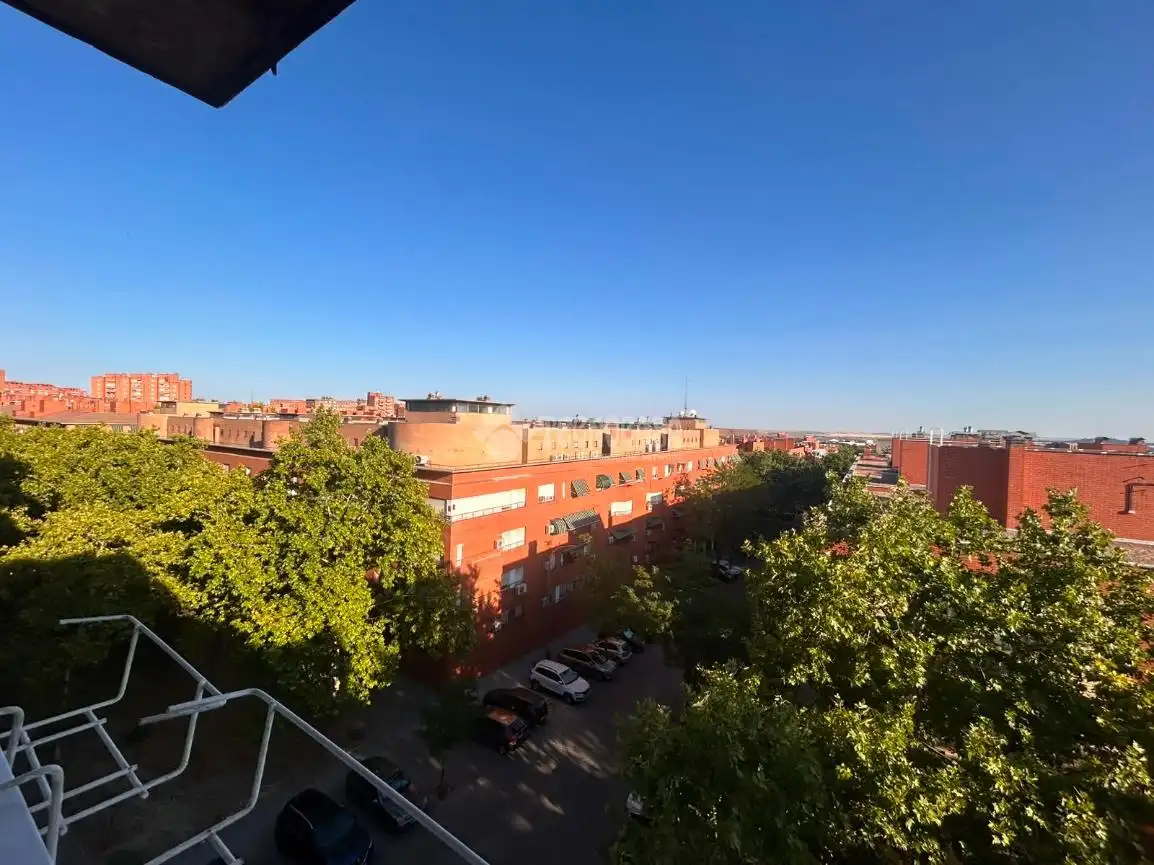 Vista exterior de Piso en venta en Madrid