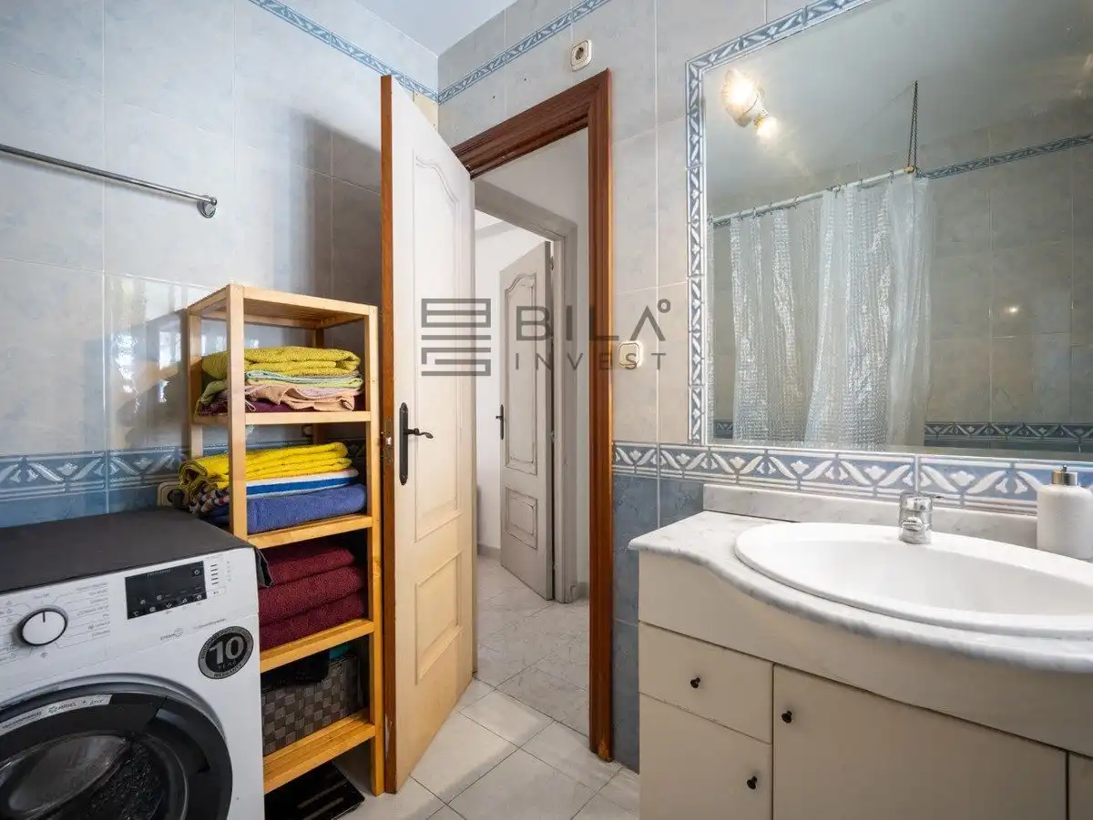 Bathroom of Flat for sale in Marbella  with Terrace