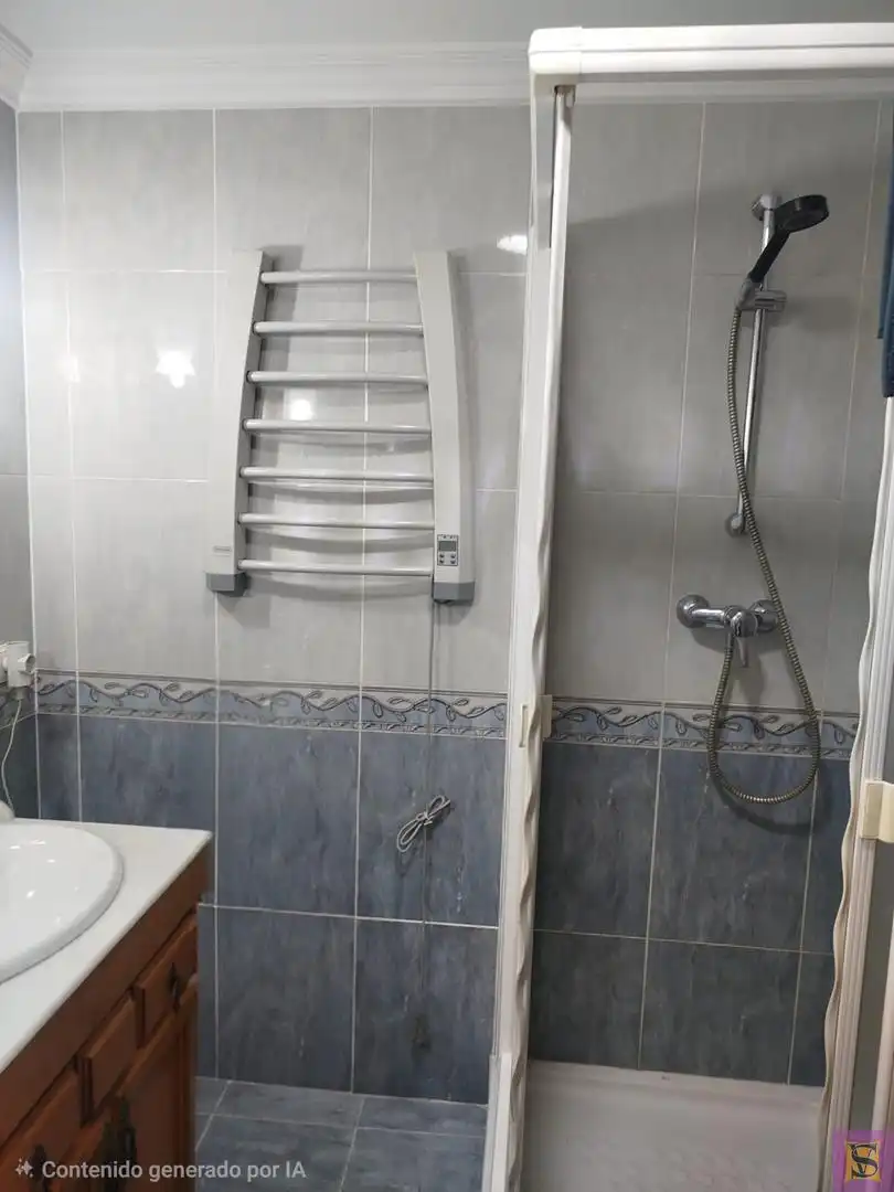 Bany de Pis en venda en La Pobla de Vallbona amb Aire condicionat, Moblat i Balcó