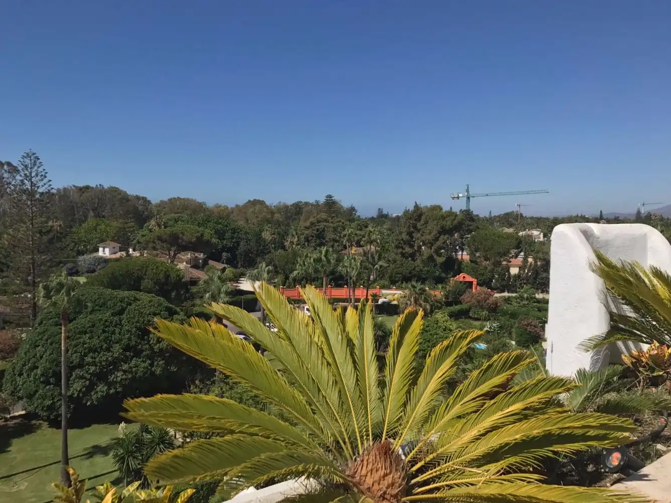 Außenansicht von Maisonette zum Verkauf in Benahavís mit Klimaanlage, Terrasse und Schwimmbad
