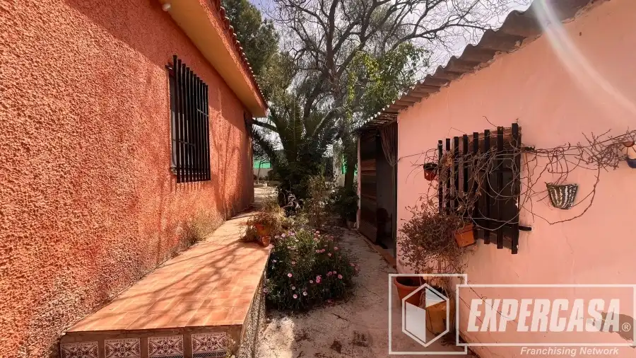Vista exterior de Casa o xalet en venda en Llíria amb Aire condicionat i Piscina