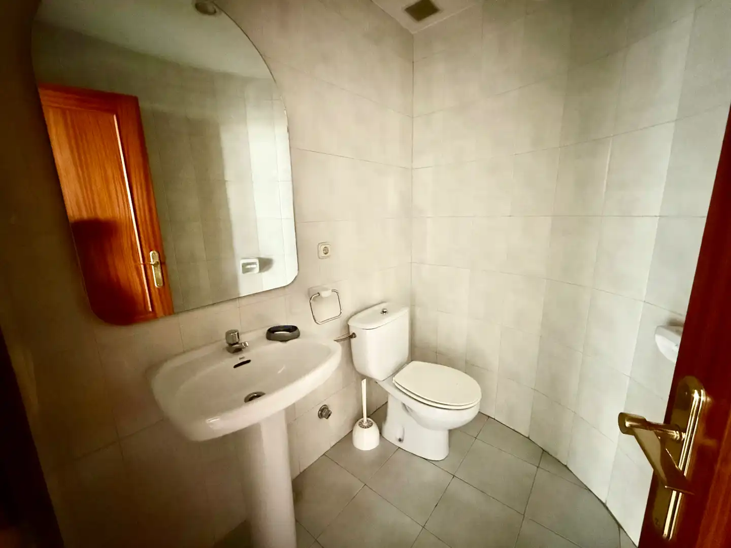Bathroom of Office for rent in Irun 