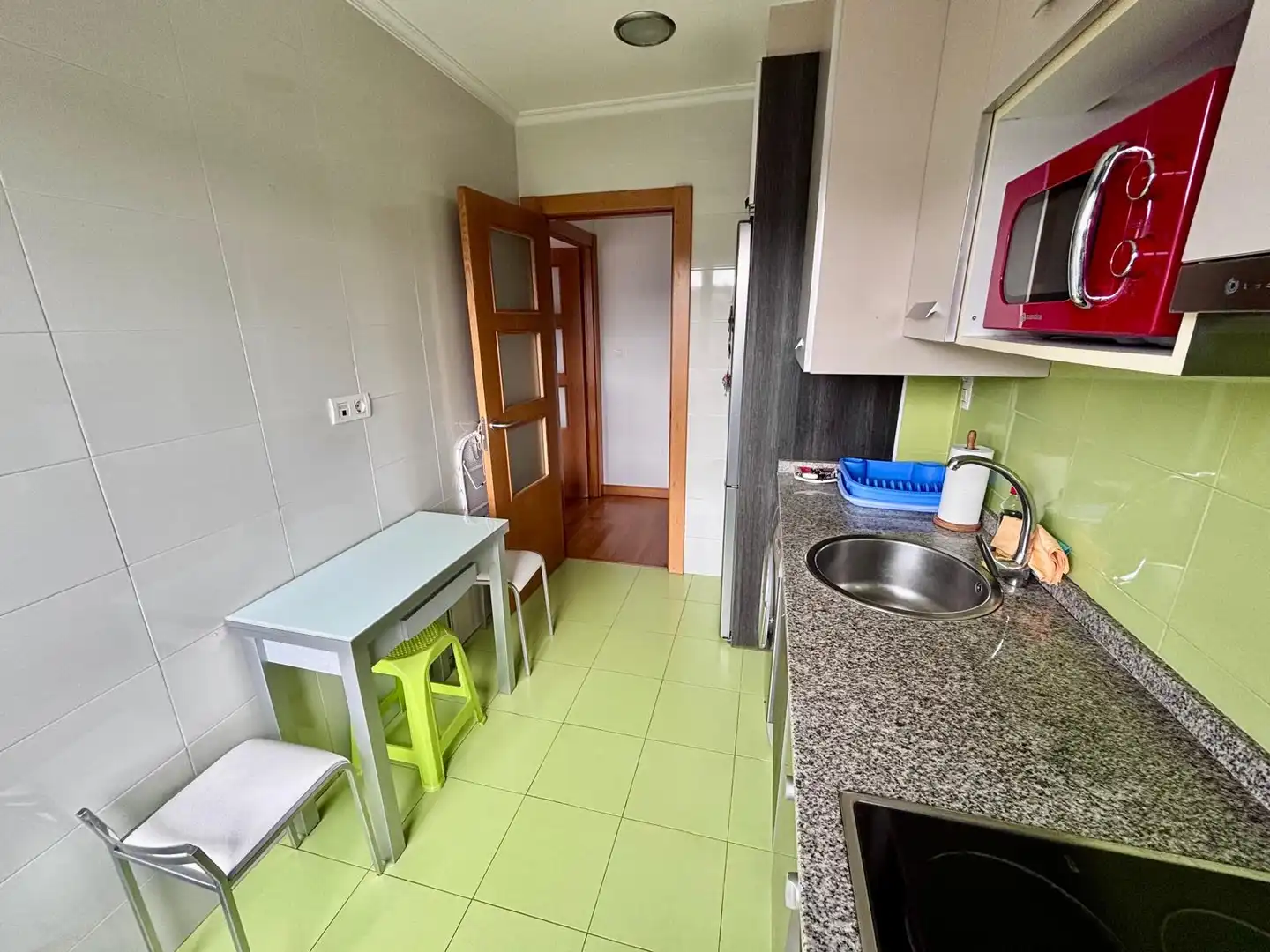 Cocina de Apartamento en venta en Gijón  con Calefacción, Parquet y Trastero