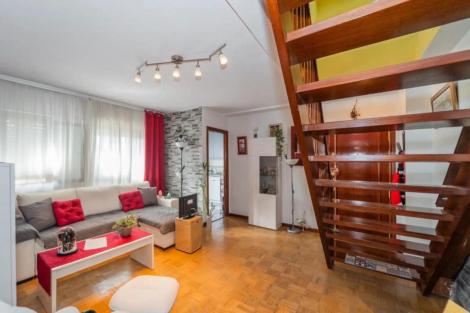 Sala d'estar de Dúplex en venda en Leganés amb Calefacció i Parquet