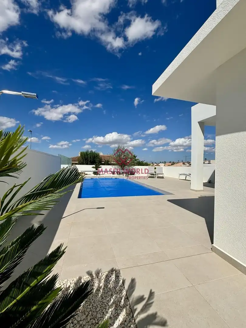 Chalet con piscina en venta en Benijófar, imagen 4