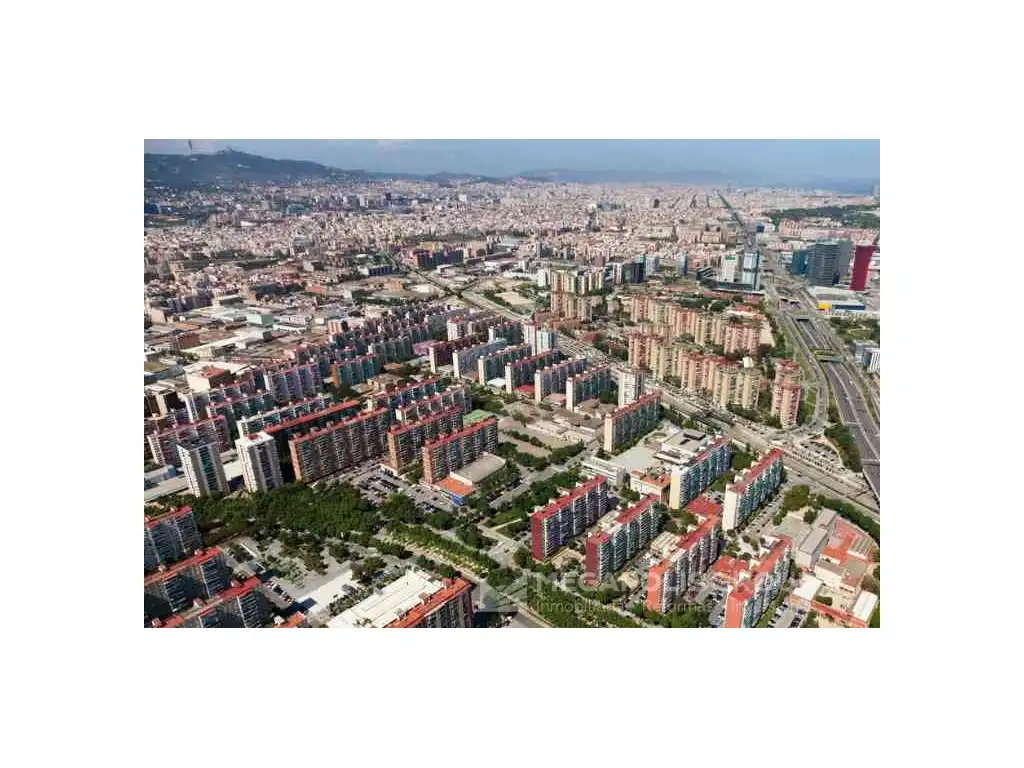 Exterior view of Flat for sale in L'Hospitalet de Llobregat
