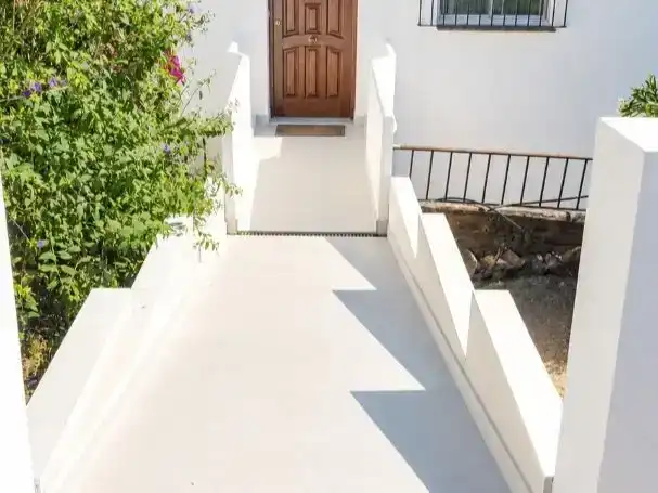 Vista exterior de Casa adosada en venta en Estepona con Aire acondicionado