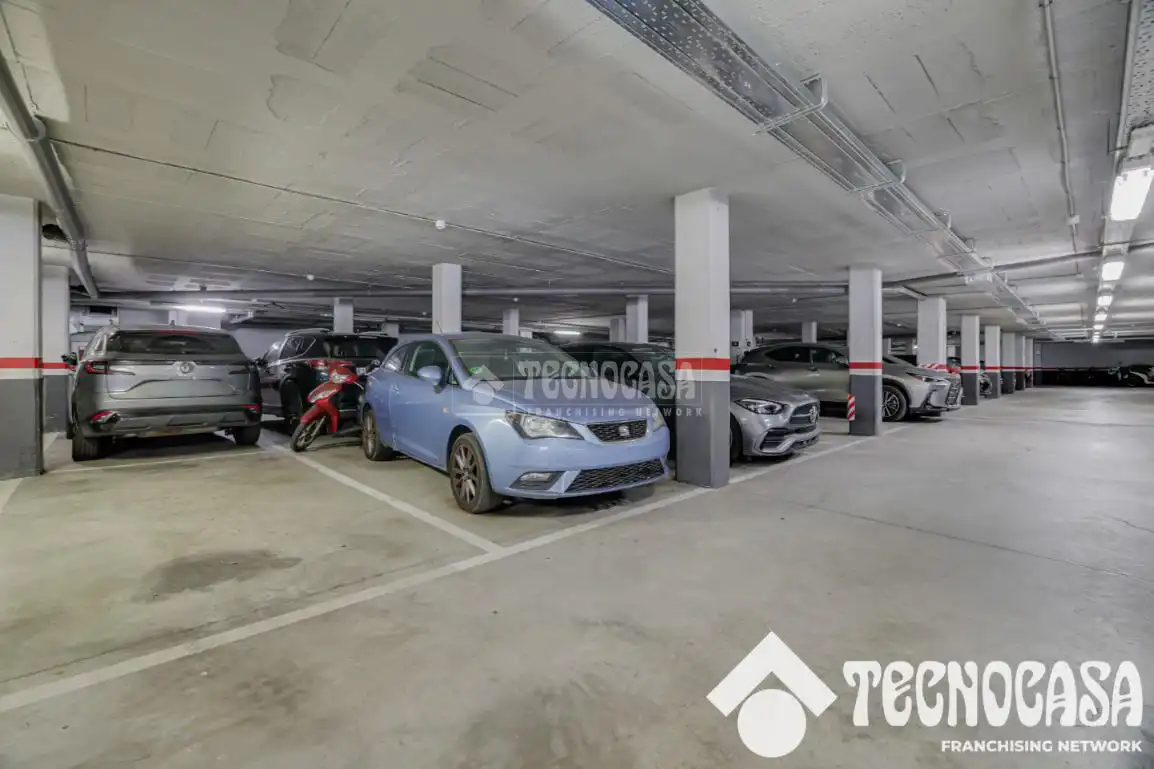Parkplatz von Wohnung zum Verkauf in Barcelona mit Klimaanlage, Abstellraum und Balkon