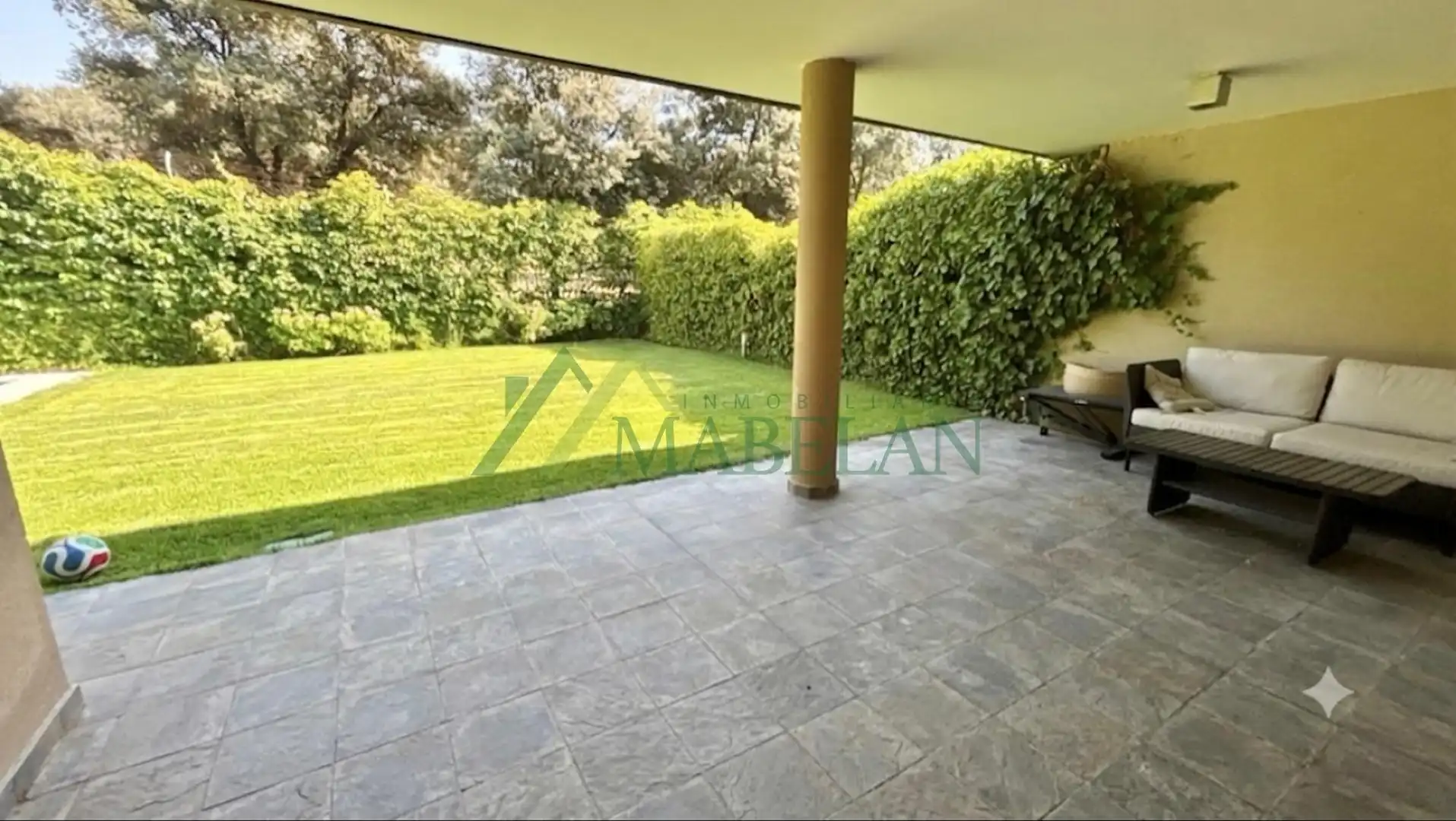 Terrasse von Einfamilien-Reihenhaus zur Miete in Madrid mit Klimaanlage, Privatgarten und Terrasse