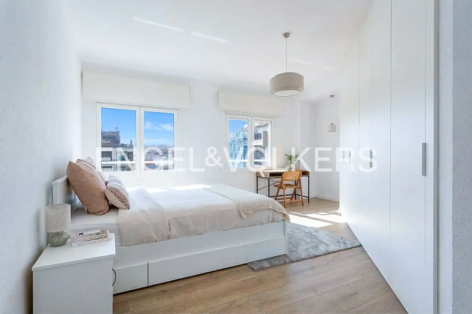 Bedroom of Flat for sale in Barcelona  with Air Conditioner, Heating and Parquet flooring
