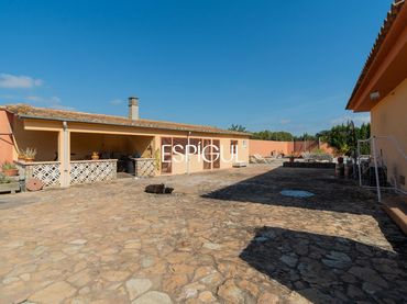 Casa con piscina en venta en Aiguaviva