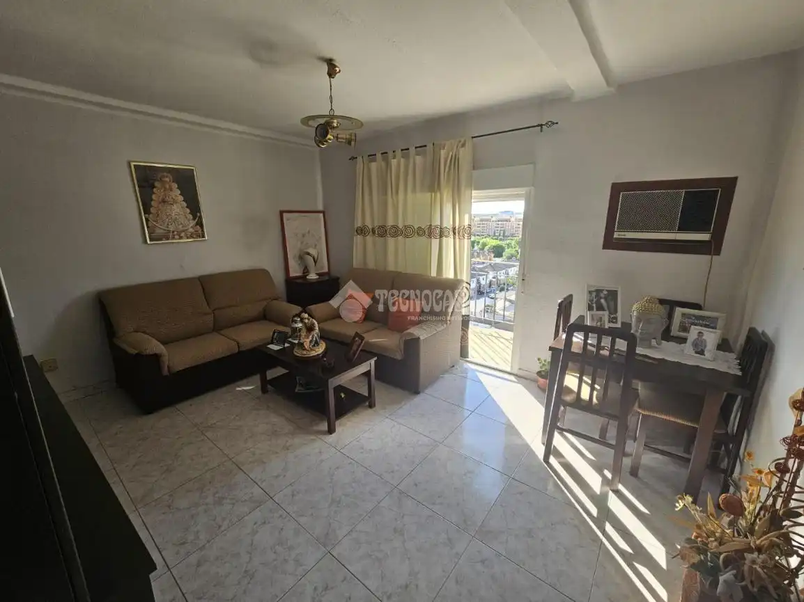 Sala d'estar de Casa adosada en venda en San Juan de Aznalfarache