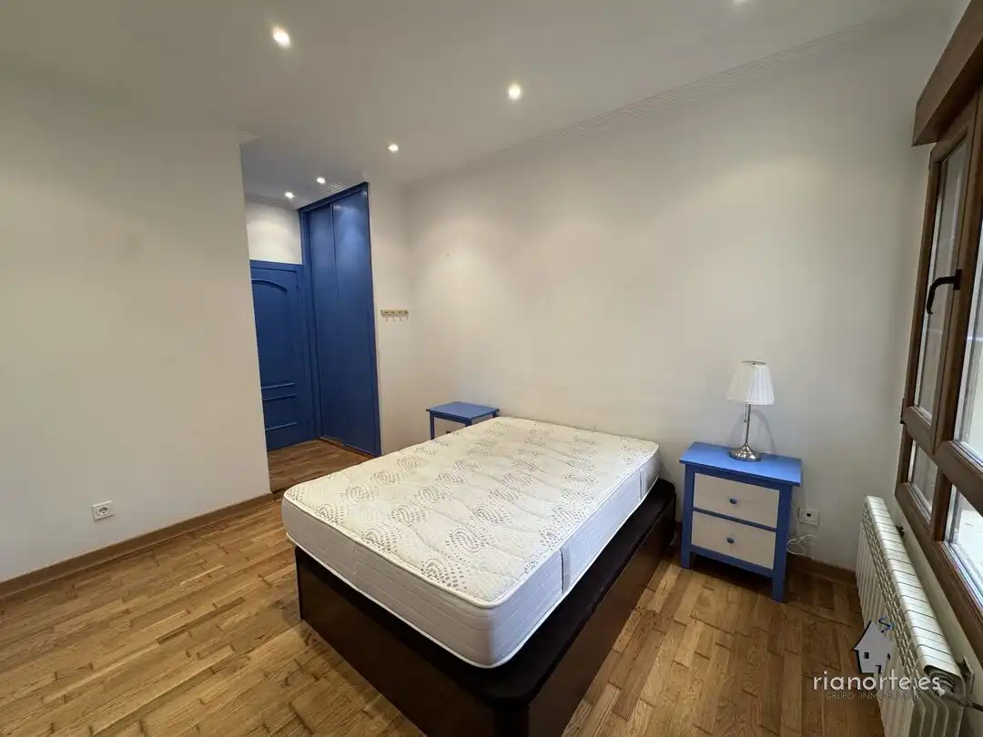 Dormitori de Apartament en venda en Ribadesella amb Calefacció i Terrassa