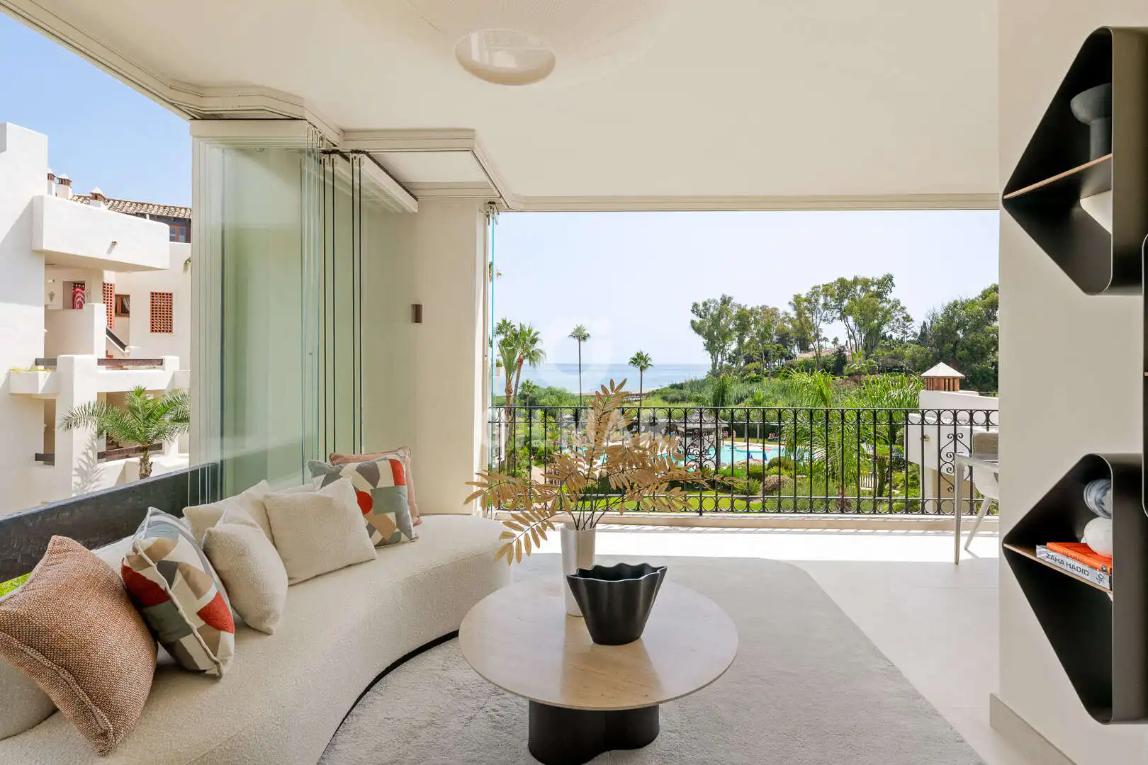 Terrasse von Wohnung zum Verkauf in Estepona mit Schwimmbad und Balkon
