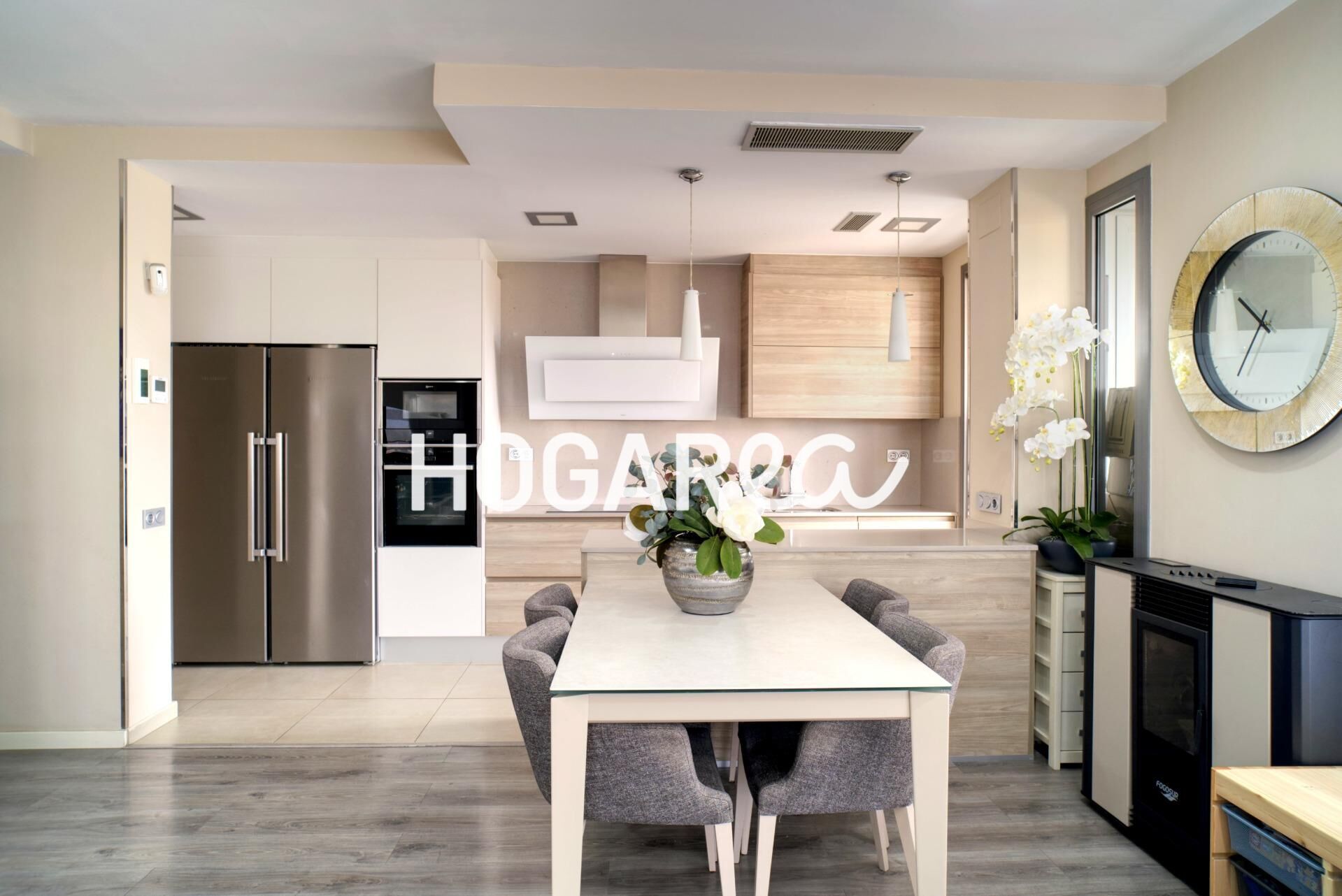 Cuina de Àtic en venda en L'Hospitalet de Llobregat amb Aire condicionat, Calefacció i Terrassa