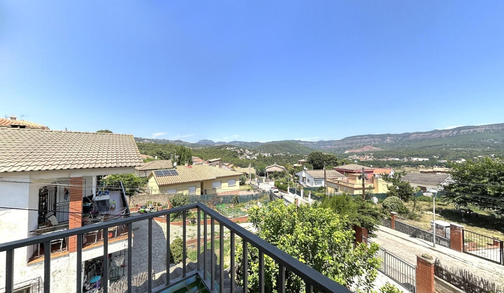 Vista exterior de Casa o chalet en venta en Bigues i Riells con Calefacción y Jardín privado