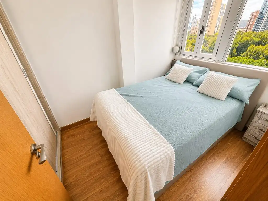 Habitación de Piso en venta en Benidorm con Aire acondicionado y Amueblado