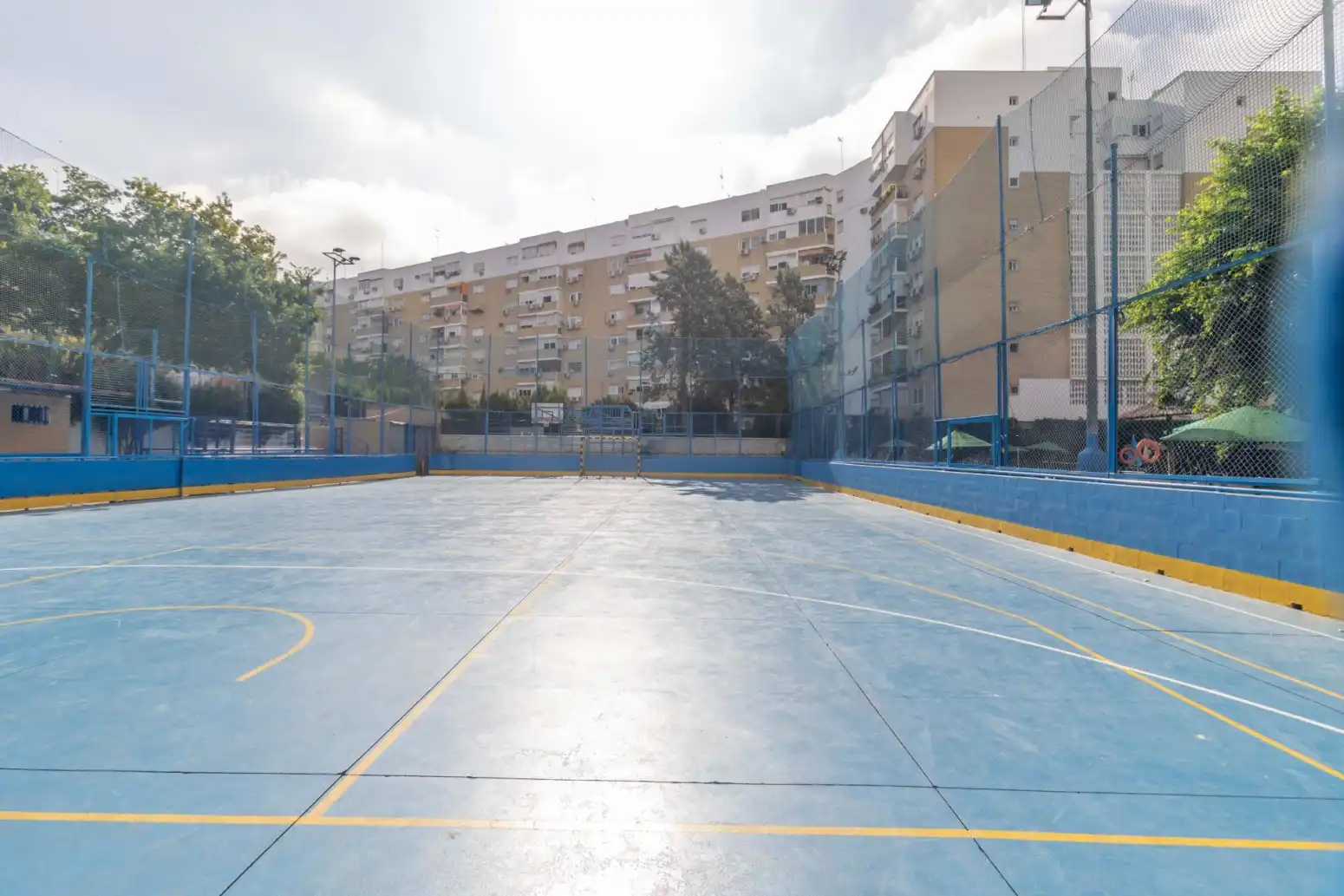 Vista exterior de Piso en venta en Sevilla con Aire acondicionado, Jardín privado y Piscina